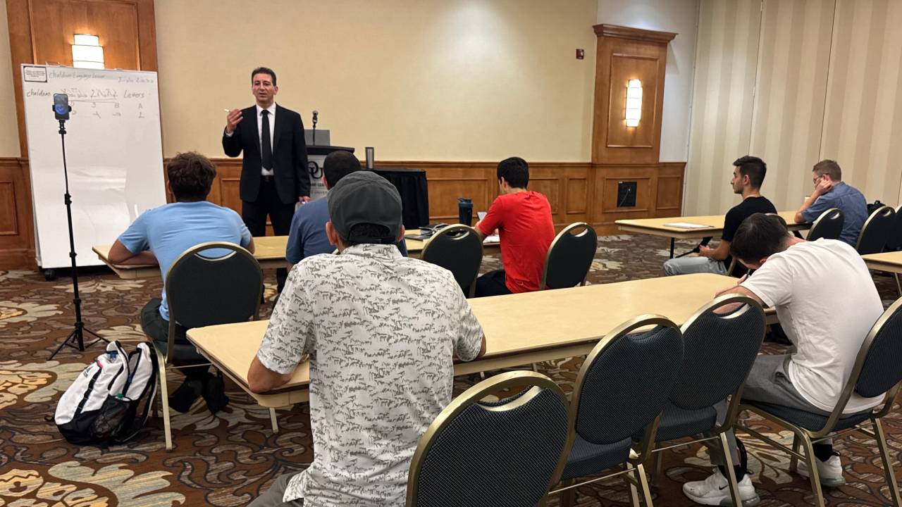 Stephen Hannawi talking to audience at the Chaldean Language Workshop