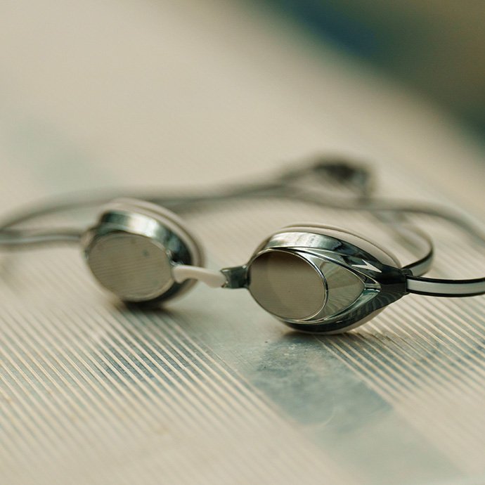 Swim goggles