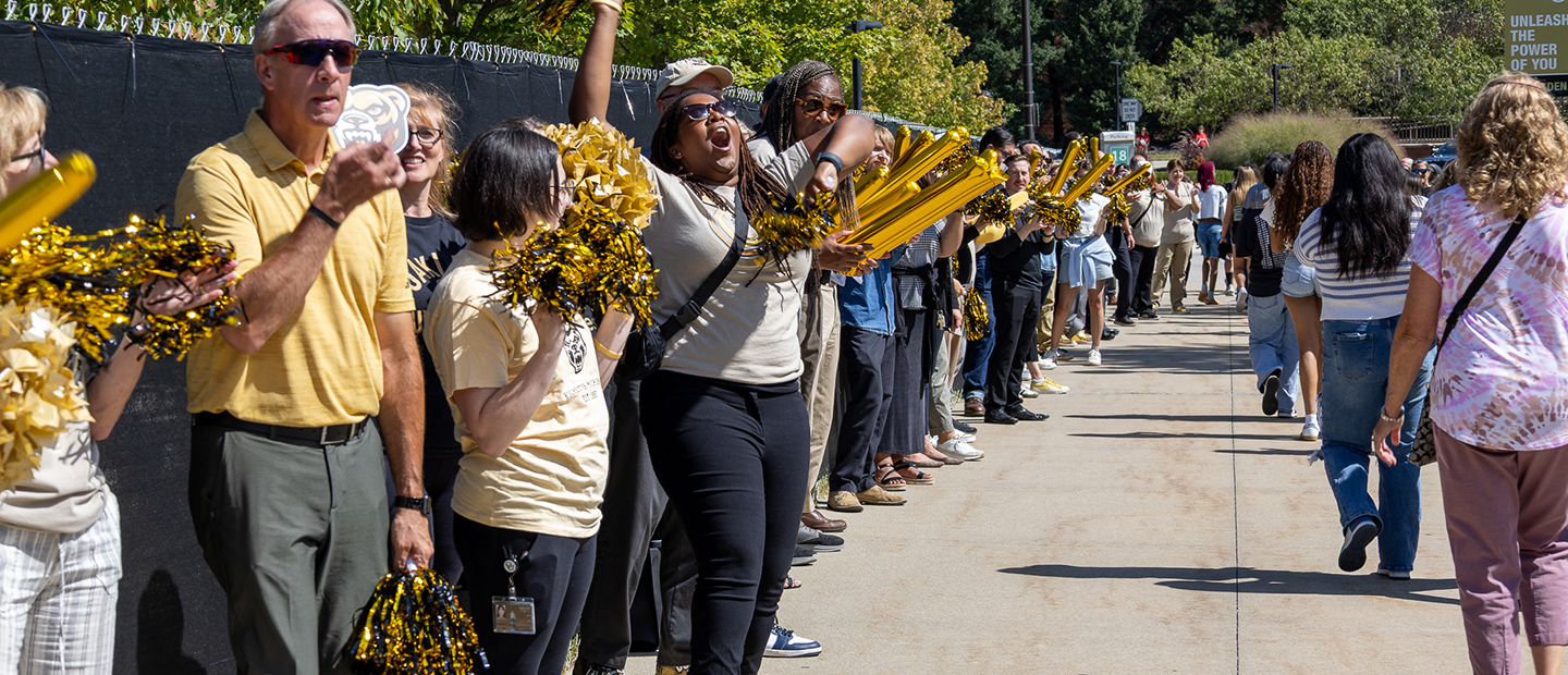 A line of supporters cheering for new Oakland University Students